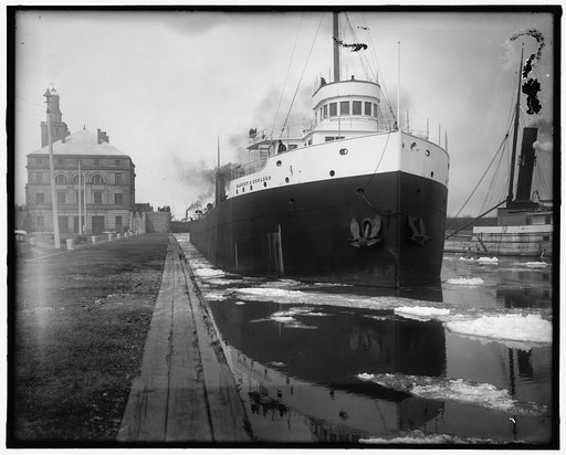 Freighter Harvey D. Goulder in the locks