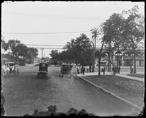Entrance to Belle Isle Bridge, Detroit, Mich.