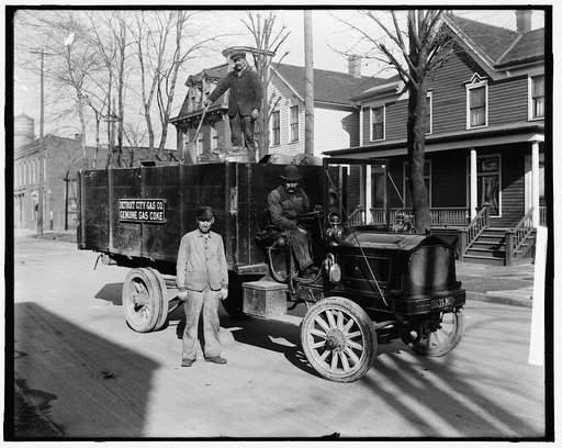 Coke delivery wagon and workers, Detroit City GasCompany, Mich.