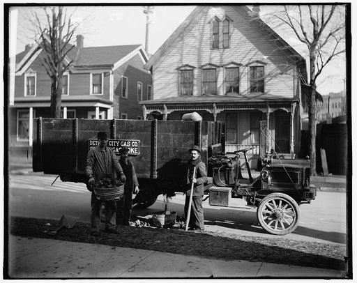 Coke delivery wagon and workers, Detroit City Gas Co., Mich.