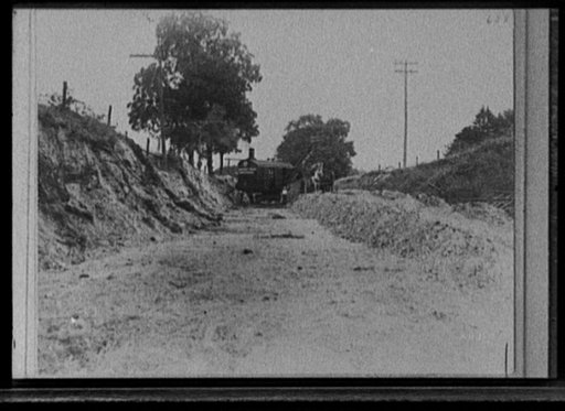 Wayne County Road Commissioners' steam shovel at road construction site, Mich.