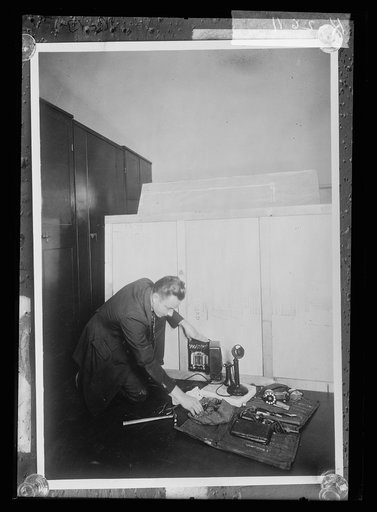 Installing telephone instrument