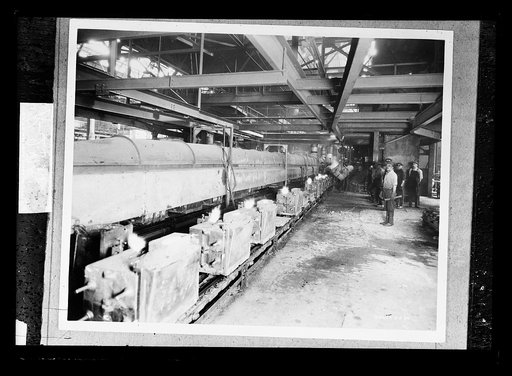 The Conveyer bringing the molds