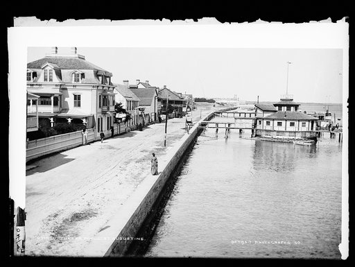 The sea wall, St. Augustine
