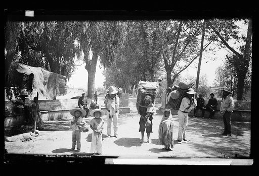 Mexico, street scenes, cargadores