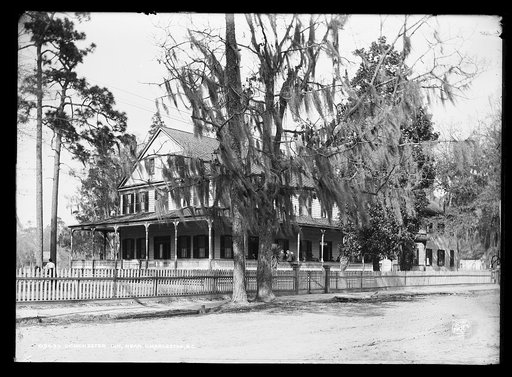Dorchester Inn near Charleston, S.C.