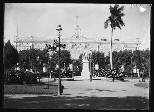Plaza and Palacio del Gobierno, General with statue, Havana