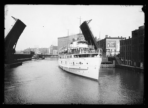 Steamboat United States passing State Street bridge, Chicago River, Chicago, Ill.