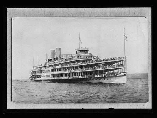 Steamer Hendrick Hudson