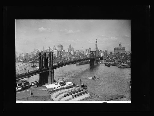 Brooklyn Bridge and New York skyline, New York