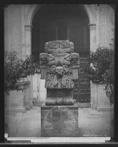 Teoyaomiqui [Coatlicue statue], court of the museum, Mexico