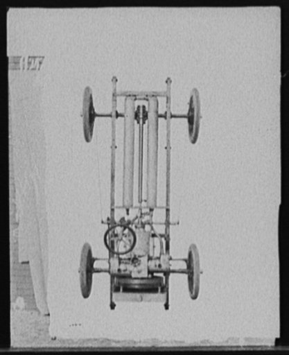 Northern Manufacturing Company auto, chassis with engine