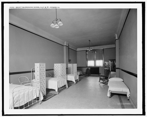 One of the emergency rooms, C. & N.W. Ry. [Chicago and North Western Railway station], Chicago, Ill.