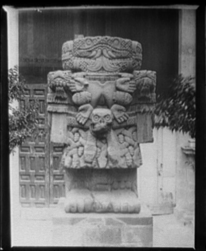 Aztec idol, Teoyaomiqui [Coatlicue (statue)