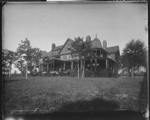T. Harrison Garrett's Cottage, Deer Park. Ready for the drive