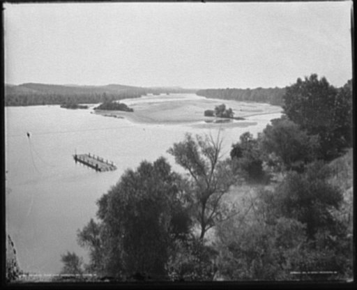 Wisconsin River near Merrimac, Wis., looking up