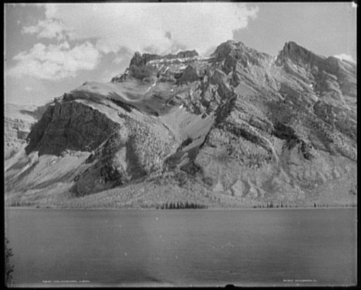 Lake Minnewanka, Alberta