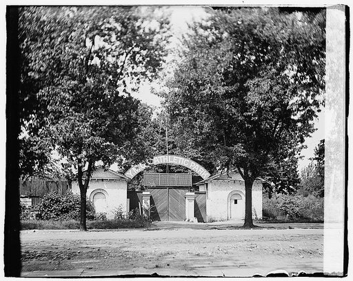 Fair [...] mansion, entrance