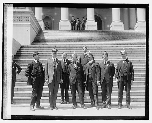 Liberty loan committee, Vice Pres. Marshall in center