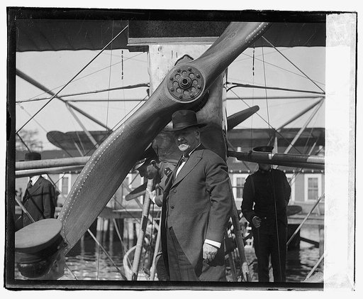 Secty. Daniels inspects the N.C. 4
