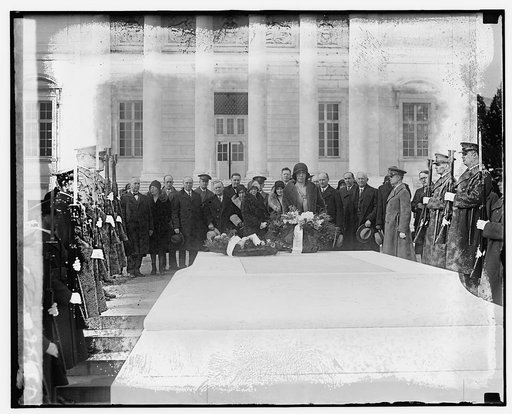 Visitors laying wreaths at the Tomb of the Unknown Soldier at Arlington National Cemetery