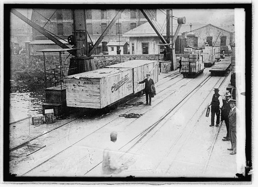 Chile. Valparaiso. Sample of packing [...