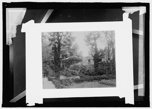 Octagon House garden
