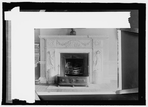 Octagon House mantel in parlour