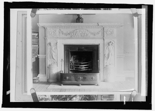 Octagon House mantel in parlour