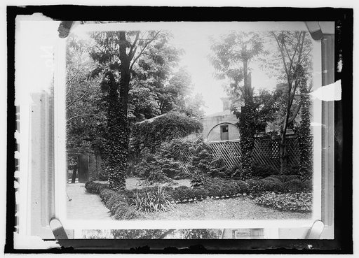 Octagon House garden