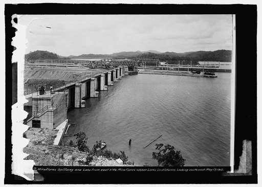 Panama Canal, Miraflores spillway & lock