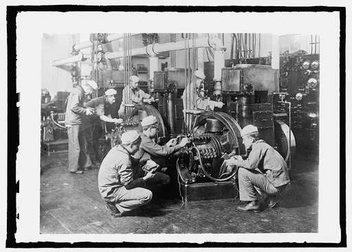 Training enlisted men in school of Elec.