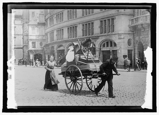 Germany, Berlin. Household moving
