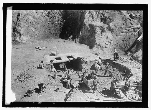 Bauxite mine in Missouri, Bauxite is used in making aluminum