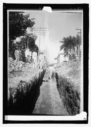 Salvador. Laying telephone wires, San Salvador
