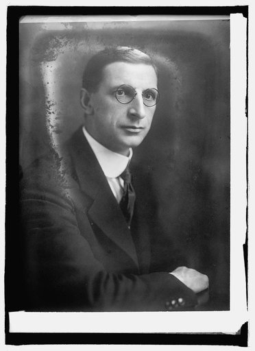 Irish Nat. Bureau, De Valera
