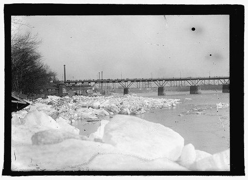 Potomac flood & ice, old aqueduct bridge, Georgetown, D.C.