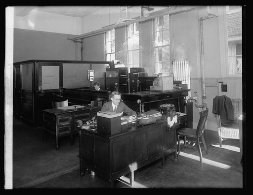 Universal Auto Co., interior
