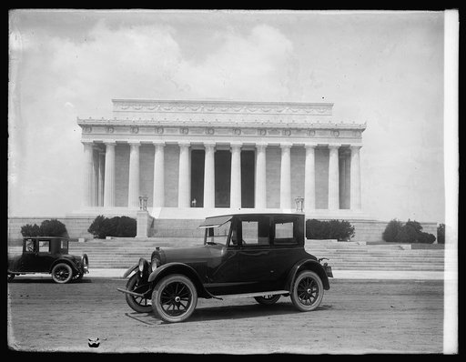 Wescott coupe [in front of Lincoln memorial, Washington, D.C.