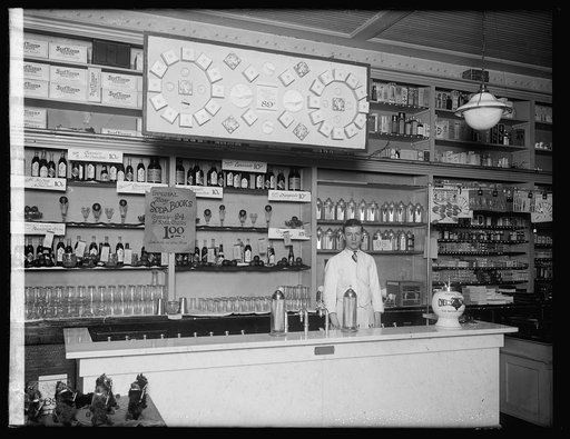 Peoples Drug store, 31 & M, [Washington, D.C.], soda fountian