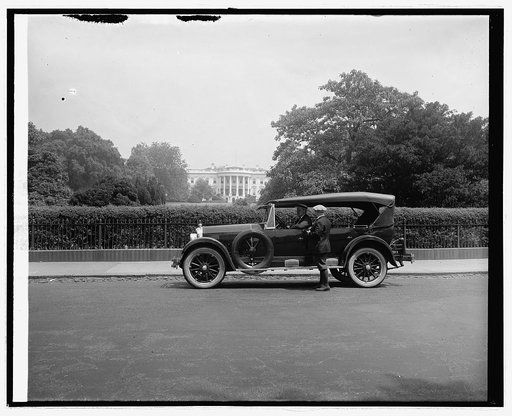 Paige Motor Co., [White House, Washington, D.C., in background
