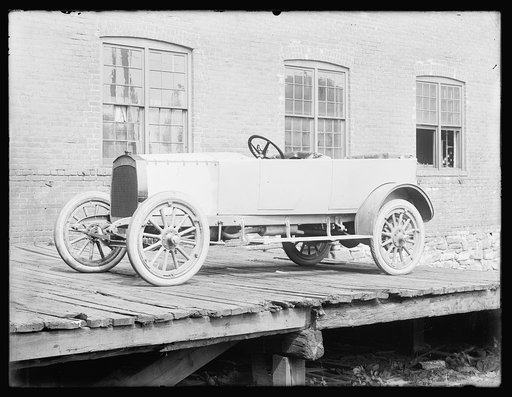 Automobile without roof