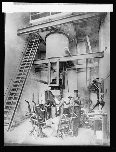 Filling, weighing, and sewing sacks of granulated sugar in a beet sugar factory