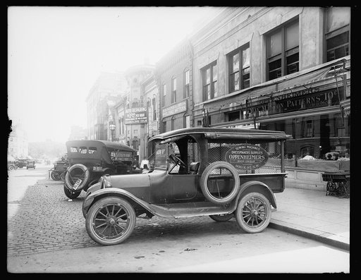 Automobile with ad for Oppenheimer's shop, 800 E St., N.W., Washington, D.C.