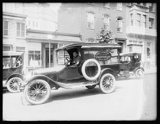 Automobile with ad for Chas. R. Howison, Fancy Home Grown Vegetables, 10th & B Sts., N.W., Washington, D.C.