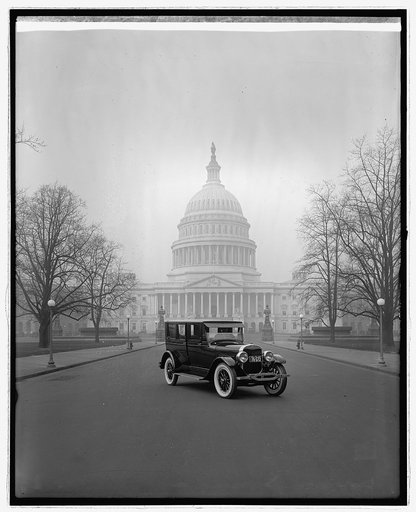 Ford Motor Co., Lincoln at Captiol, [Washington, D.C.