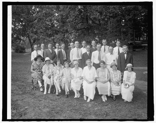 Secty. Dewey's group at Solder's Home, [Washington, D.C.