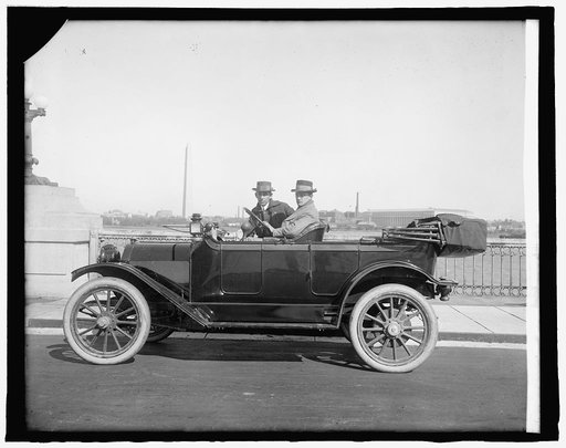 H.E.F. & A.W.L. in Detroiter, [Washington Monument, Washington, D.C., in background
