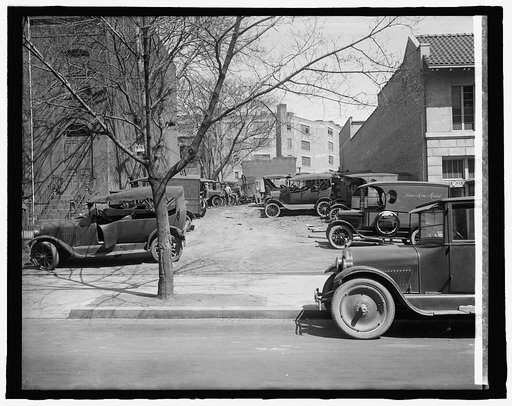 Ford Motor Co. (cars parked at Robey Mtr. Co.)