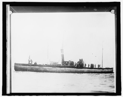 Deutchland [i.e., Deutschland, German merchant submarine